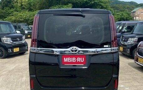 Toyota Noah III, 2021 год, 1 850 000 рублей, 5 фотография