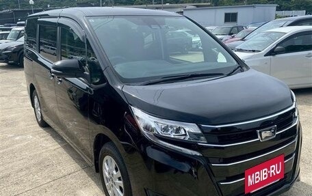 Toyota Noah III, 2021 год, 1 850 000 рублей, 3 фотография