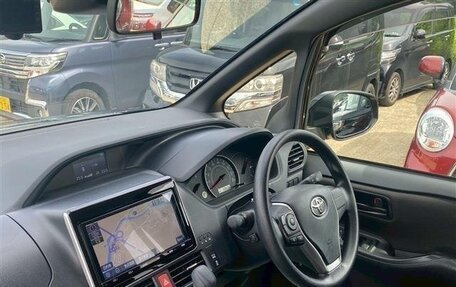Toyota Noah III, 2021 год, 1 850 000 рублей, 8 фотография