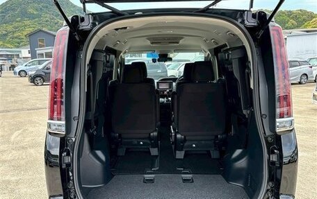 Toyota Noah III, 2021 год, 1 850 000 рублей, 17 фотография