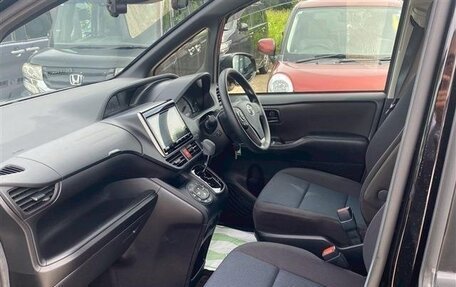 Toyota Noah III, 2021 год, 1 850 000 рублей, 12 фотография