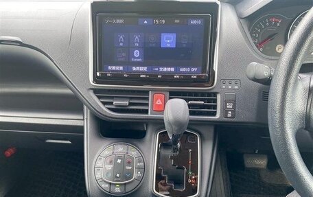 Toyota Noah III, 2021 год, 1 850 000 рублей, 15 фотография