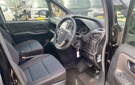 Toyota Noah III, 2021 год, 1 850 000 рублей, 9 фотография