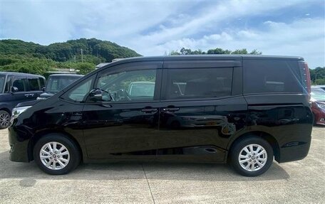 Toyota Noah III, 2021 год, 1 850 000 рублей, 11 фотография