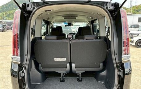 Toyota Noah III, 2021 год, 1 850 000 рублей, 16 фотография