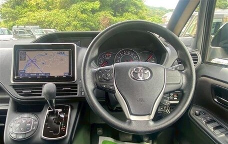 Toyota Noah III, 2021 год, 1 850 000 рублей, 10 фотография