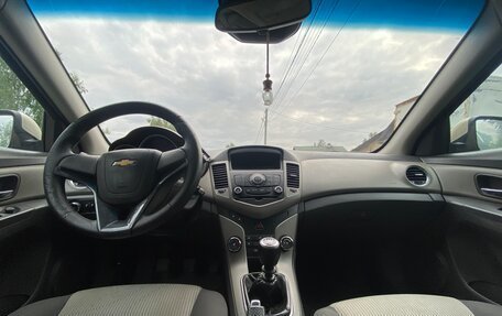 Chevrolet Cruze II, 2010 год, 550 000 рублей, 6 фотография