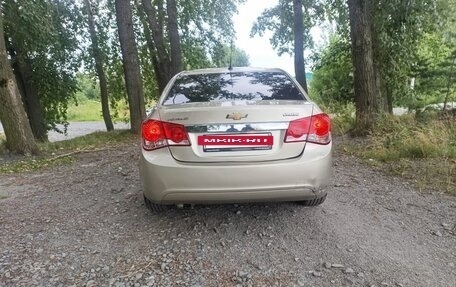 Chevrolet Cruze II, 2010 год, 550 000 рублей, 3 фотография