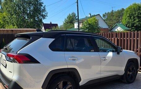 Toyota RAV4, 2021 год, 3 600 000 рублей, 2 фотография
