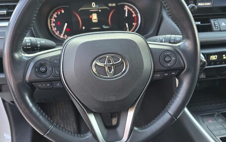 Toyota RAV4, 2021 год, 3 600 000 рублей, 5 фотография