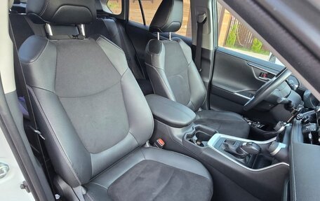 Toyota RAV4, 2021 год, 3 600 000 рублей, 10 фотография