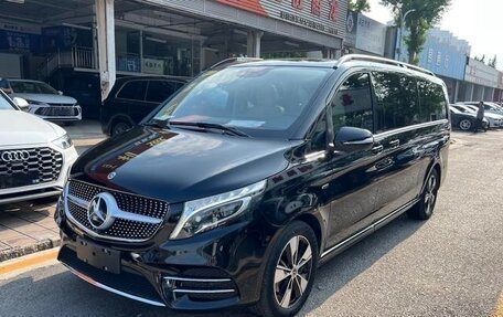 Mercedes-Benz V-Класс, 2022 год, 4 700 000 рублей, 1 фотография