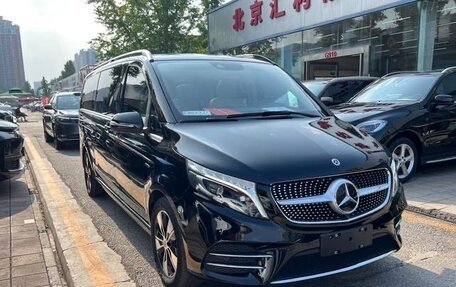 Mercedes-Benz V-Класс, 2022 год, 4 700 000 рублей, 2 фотография