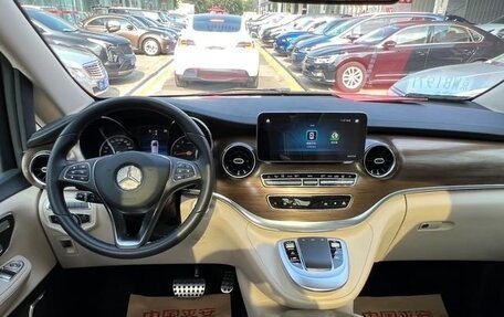 Mercedes-Benz V-Класс, 2022 год, 4 700 000 рублей, 8 фотография