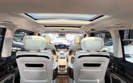 Mercedes-Benz V-Класс, 2022 год, 4 700 000 рублей, 9 фотография