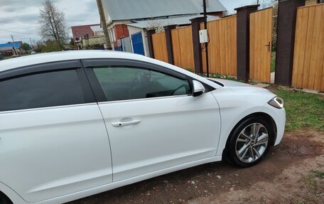 Hyundai Elantra VI рестайлинг, 2018 год, 1 300 000 рублей, 8 фотография
