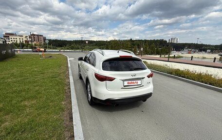Infiniti QX70, 2013 год, 2 080 000 рублей, 6 фотография