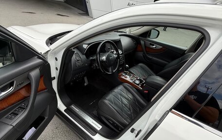 Infiniti QX70, 2013 год, 2 080 000 рублей, 12 фотография