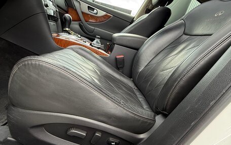 Infiniti QX70, 2013 год, 2 080 000 рублей, 13 фотография