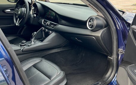 Alfa Romeo Giulia II, 2016 год, 2 100 000 рублей, 15 фотография