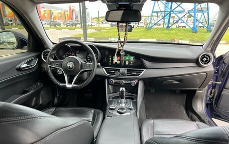 Alfa Romeo Giulia II, 2016 год, 2 100 000 рублей, 17 фотография