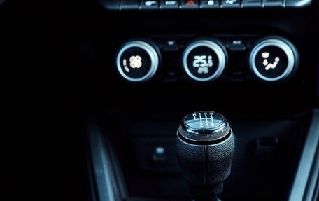 Dacia Duster II, 2022 год, 1 699 000 рублей, 6 фотография