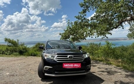Toyota Highlander III, 2011 год, 2 250 000 рублей, 2 фотография