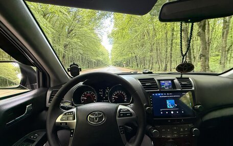 Toyota Highlander III, 2011 год, 2 250 000 рублей, 13 фотография