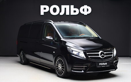 Mercedes-Benz V-Класс, 2017 год, 8 990 000 рублей, 1 фотография