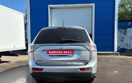 Mitsubishi Outlander III рестайлинг 3, 2013 год, 1 250 000 рублей, 6 фотография
