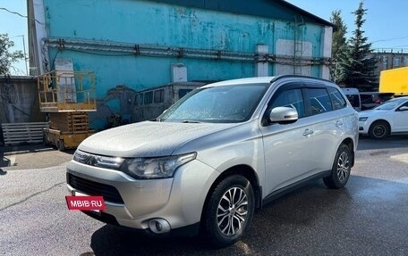 Mitsubishi Outlander III рестайлинг 3, 2013 год, 1 250 000 рублей, 3 фотография