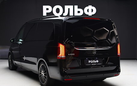 Mercedes-Benz V-Класс, 2017 год, 8 990 000 рублей, 2 фотография