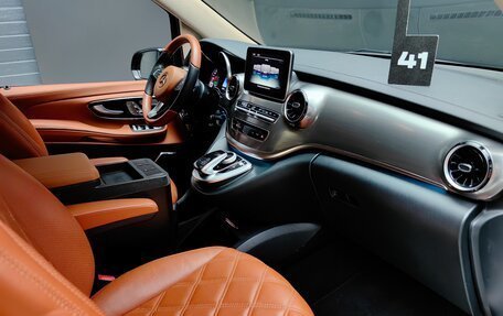 Mercedes-Benz V-Класс, 2017 год, 8 990 000 рублей, 24 фотография