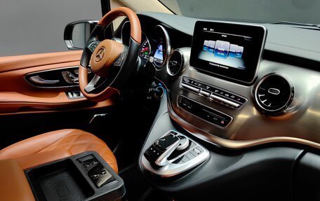 Mercedes-Benz V-Класс, 2017 год, 8 990 000 рублей, 25 фотография
