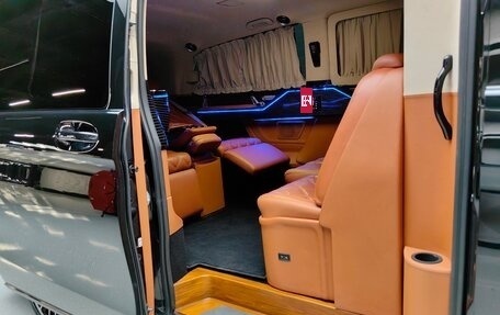 Mercedes-Benz V-Класс, 2017 год, 8 990 000 рублей, 30 фотография