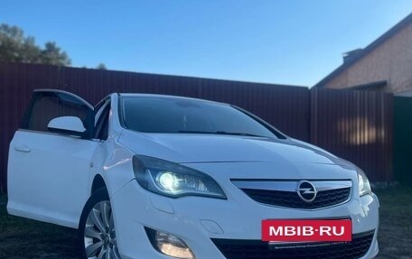 Opel Astra J, 2011 год, 817 000 рублей, 2 фотография