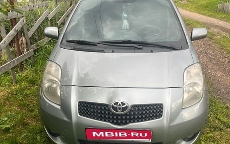 Toyota Yaris III рестайлинг, 2006 год, 675 000 рублей, 2 фотография