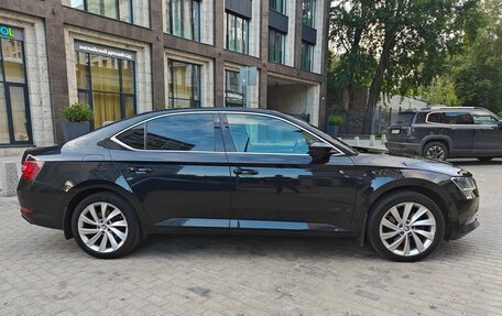 Skoda Superb III рестайлинг, 2016 год, 1 699 000 рублей, 3 фотография