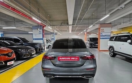 Mercedes-Benz E-Класс, 2022 год, 3 170 000 рублей, 5 фотография