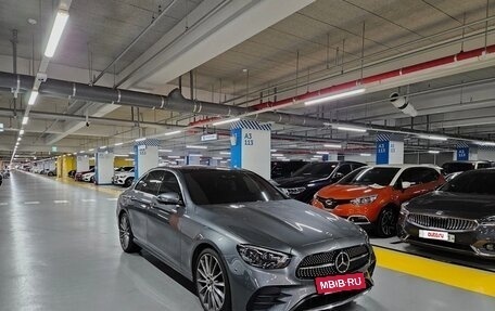 Mercedes-Benz E-Класс, 2022 год, 3 170 000 рублей, 2 фотография