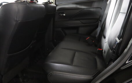 Mitsubishi Outlander III рестайлинг 3, 2015 год, 1 579 990 рублей, 9 фотография