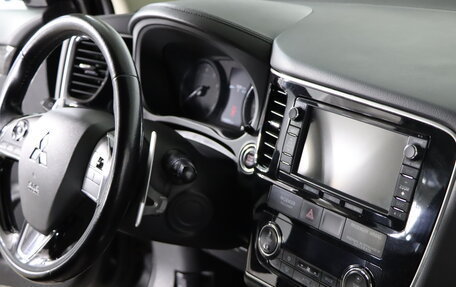 Mitsubishi Outlander III рестайлинг 3, 2015 год, 1 579 990 рублей, 12 фотография