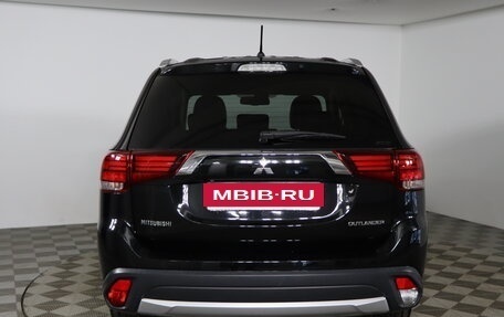 Mitsubishi Outlander III рестайлинг 3, 2015 год, 1 579 990 рублей, 6 фотография