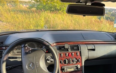 Mercedes-Benz E-Класс, 2001 год, 650 000 рублей, 4 фотография