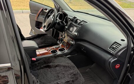 Toyota Highlander III, 2011 год, 2 300 000 рублей, 5 фотография