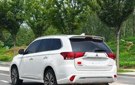 Mitsubishi Outlander III рестайлинг 3, 2022 год, 2 600 080 рублей, 8 фотография