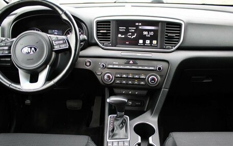 KIA Sportage IV рестайлинг, 2020 год, 2 330 000 рублей, 9 фотография