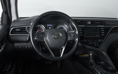 Toyota Camry, 2019 год, 2 170 000 рублей, 13 фотография