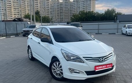 Hyundai Solaris II рестайлинг, 2015 год, 1 300 000 рублей, 1 фотография