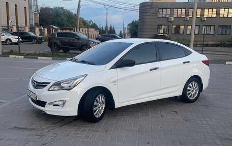 Hyundai Solaris II рестайлинг, 2015 год, 1 300 000 рублей, 2 фотография